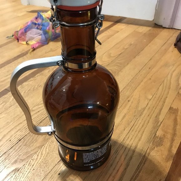 Victory Brewing Company Brown Glass Beer Insulated Growler Decanter .53 Gallon - Picture 4 of 5
